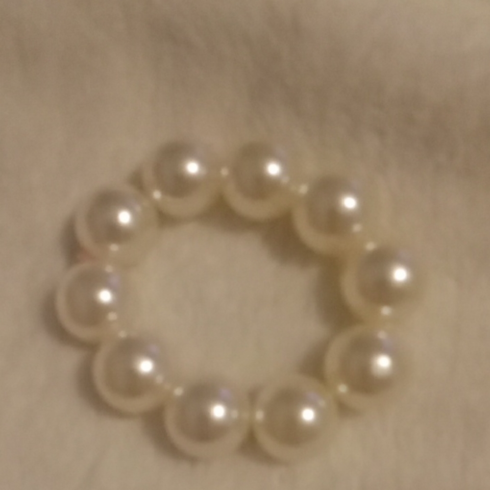 Elegant Pearl Bracelet
